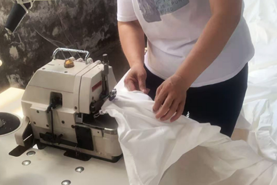 Festőüzemi gyártás-szürke ruha varrófej terület