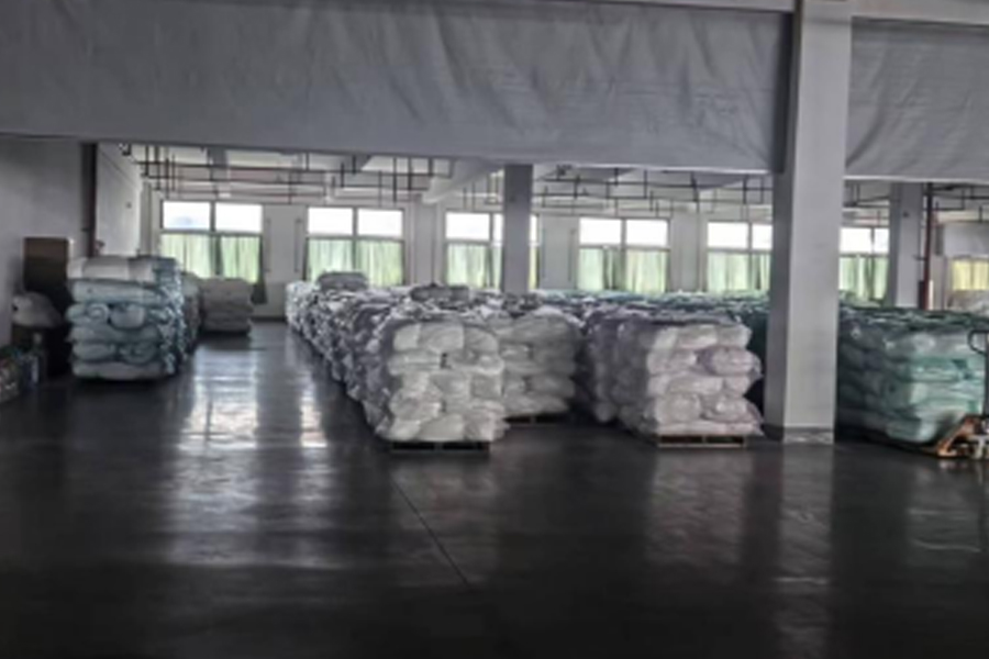 Szürke szövetgyártás-késztermék terület